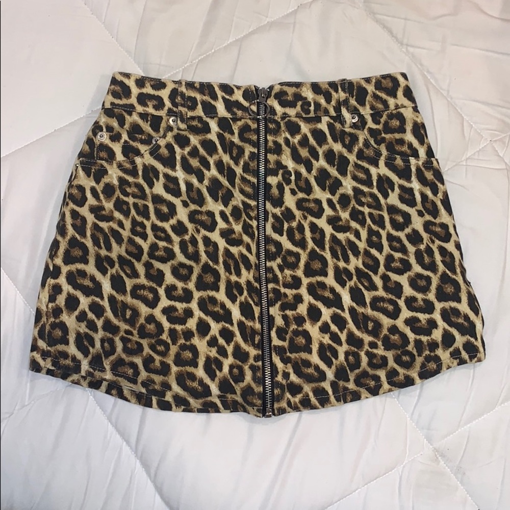 Forever 21 mini Cheetah zipper skirt